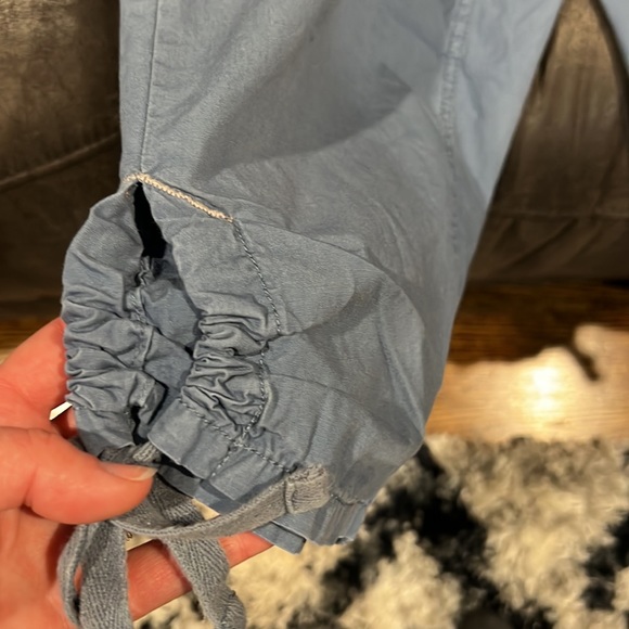 Cute low-rise four pocket capri’s with ruched side ties - Picture 6 of 7